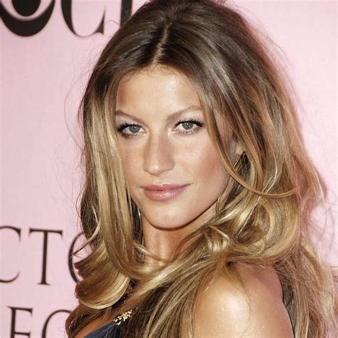 Here’s What Gisele Bündchen Looks Like Going Makeup.